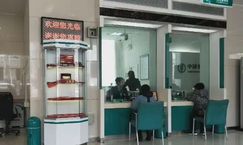 Ngân hàng cho khách vay thế chấp 2,4 tỷ đồng, quá hạn đòi nợ thì phát hiện đối phương đã qua đời, không người thừa kế, tòa tuyên bố: “Tìm phòng dân chính địa phương”