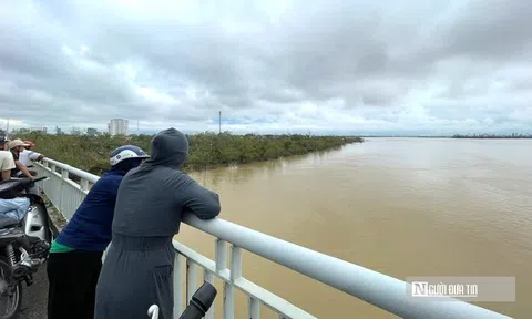 Cặp vợ chồng giành giật sự sống cho hơn 50 người "chán sống" ở cầu Bến Thuỷ