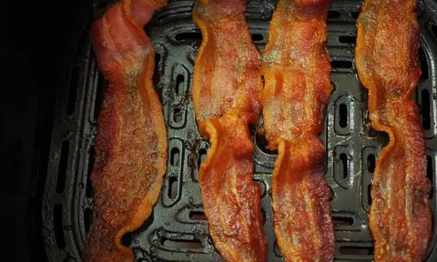 Nồi chiên không dầu rất tiện nhưng tuyệt đối không nên dùng để nấu thứ này: "Thảm họa" sẽ xảy ra!