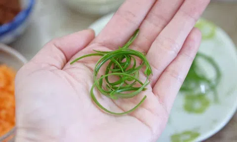 Người Việt có loại rau "nấu món gì cũng thơm" vài nghìn cả nắm nhưng ung thư miệng, thực quản, dạ dày nghe tên là SỢ