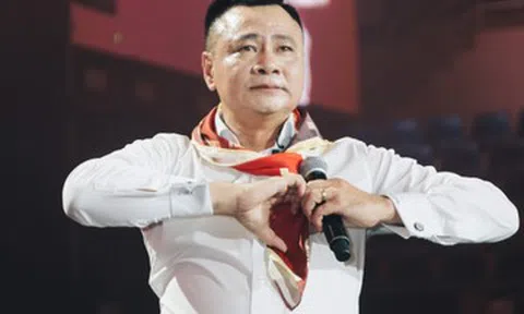 Chuyến bay muộn trong đêm của NSND Tự Long