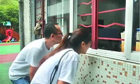 Ngày nào cũng phụ huynh cũng làm 1 điều, cô giáo mầm non bật khóc nức nở: "Tôi chưa thấy nghề nào mệt như này"!