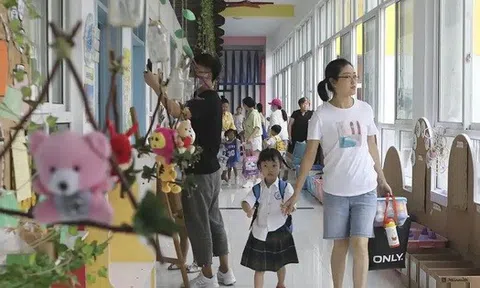 Lương 3 cọc 3 đồng, chồng tôi đòi bán nhà để con học trường quốc tế, anh bảo: "Giáo dục quan trọng hơn nhà cửa"!