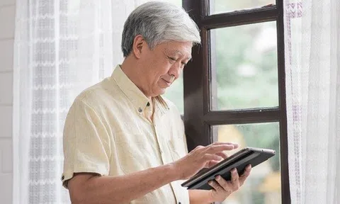 Lương hưu của bố 15 triệu/tháng nhưng nói dối các con 4 triệu, đến giờ nhiều tiền quá muốn cho bớt mà chẳng con nào chịu nhận