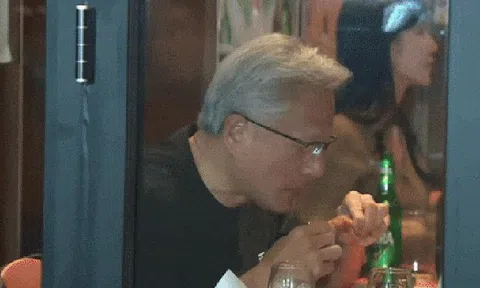 Chủ tịch Samsung và CEO Nvidia đi ăn gà uống bia, sau đó cả 2 cùng viral vì một lý do rất lạ