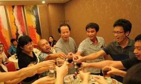 66 tuổi rồi, tôi hiểu ra: Sau 60, đừng đi họp lớp nữa nếu không muốn rước phiền!