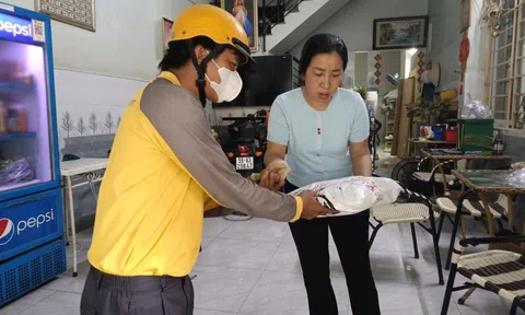 Sau khi được yêu cầu chuyển khoản 41K cho shipper, tài khoản của vị khách ở TP.HCM bị trừ 100 triệu đồng: Công ty chuyển phát nhanh lập tức mời lên làm việc