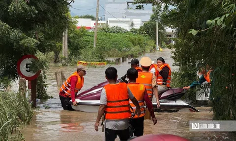 Huy động ca nô vượt lũ cứu người, tiếp tế lương thực cho vùng ngập nghiêm trọng ở Lâm Đồng