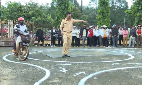 Đồng bào vùng sâu nô nức học sát hạch lái xe hạng A1