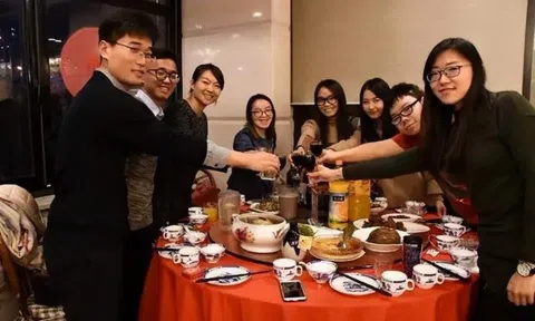 Đi họp lớp hết gần 18 triệu, bạn bè nói 1 câu khiến lớp trưởng tự ái, quyết xóa nhóm lớp