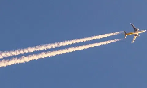 Vệt khói trắng kéo dài sau máy bay là gì, sự thật khiến nhiều người bất ngờ