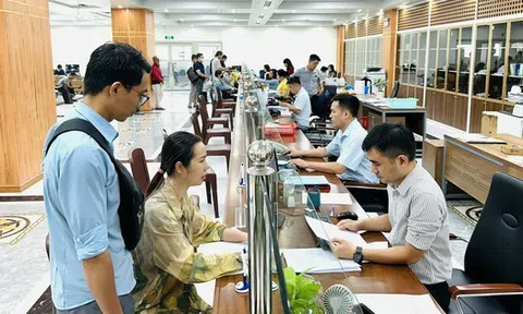 Hôm nay, một số BHXH cơ sở tại TP HCM tiếp nhận hồ sơ tại địa điểm mới