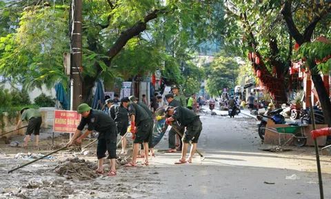 Xúc động hình ảnh chiến sĩ Công an Quảng Trị làm nhiệm vụ đặc biệt tại Huế
