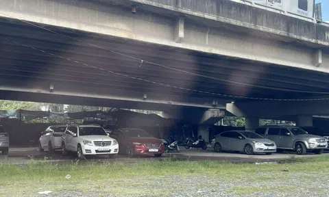 Chủ tịch TP.HCM yêu cầu không để tồn tại bãi giữ xe tự phát