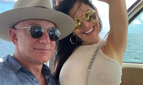 Jeff Bezos, Mark Zuckerberg 'ra khơi' với du thuyền dài hơn 100 m