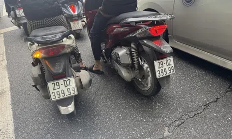 Hai xe máy đang "hot" nhất trên phố Hà Nội lúc này, phát hiện thêm sự trùng hợp