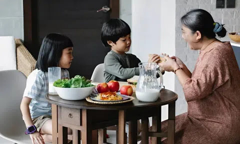 3 câu nói của con cái nghe thì cộc cằn nhưng thực chất thể hiện rõ sự HIẾU THẢO!