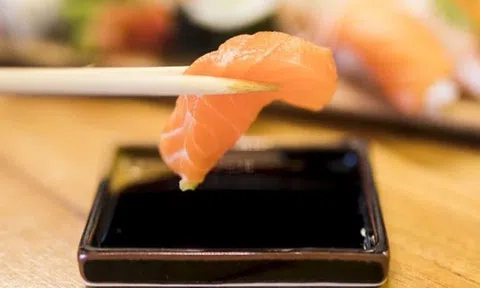 Gan người đàn ông thủng lỗ chỗ như tổ ong do thường xuyên ăn 1 loại cá: Bác sĩ khuyên ăn càng ít càng tốt 4 loại cá này vì chúng chứa chất gây ung thư