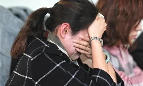 Dốc hết tiền bạc cho con học trường đắt nhất khu, bố mẹ chết lặng khi con về nhà nói thẳng 1 câu!