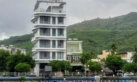 "Cháy" phòng khách sạn khi người dân đi tránh bão số 13 Kalmaegi