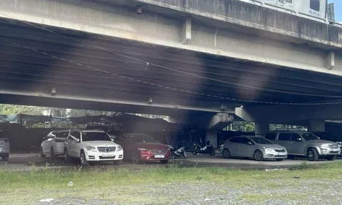 Chủ tịch TP.HCM yêu cầu không để tồn tại bãi giữ xe tự phát