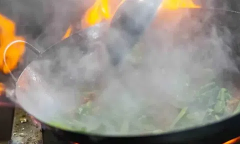 Ai nấu ăn thì khổ? Thứ này trong bếp âm thầm thải ra chất gây ung thư!