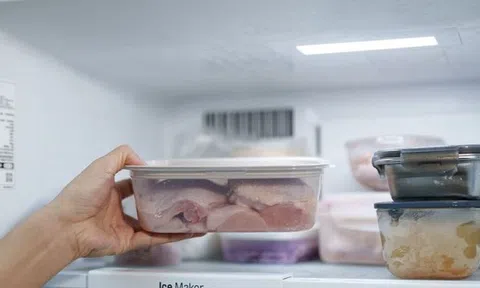 Sai lầm khi cất thịt trong tủ lạnh khiến vi khuẩn lây lan, cả nhà ngộ độc