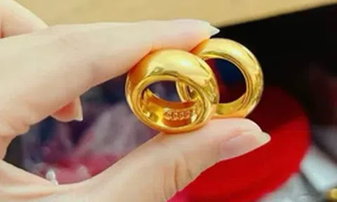 Đôi nam nữ bán 2 cây vàng giá 282 triệu đồng, vừa đi khỏi thì người mua báo công an