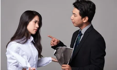 Cô gái làm rơi trang sức gần 700 triệu đồng, đồng nghiệp nhặt được đòi 180 triệu đồng "cảm ơn" như đã hứa: Tòa phán "anh không được 1 đồng nào"