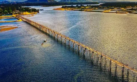 Cầu gỗ Ông Cọp "biến mất" sau bão số 13