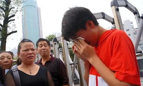 Bỏ hơn 1,5 tỷ đồng để “chạy” suất vào đại học cho con trai, sau 2 năm học, người đàn ông được giảng viên khuyên: “Hãy báo cảnh sát”