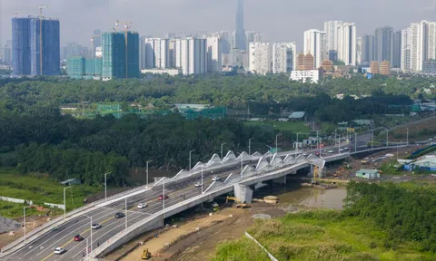 Cầu giảm kẹt xe cửa ngõ phía Đông TP.HCM chính thức thông xe