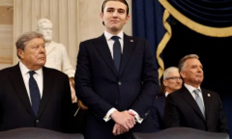 Hé lộ khối tài sản của con trai út ông Trump