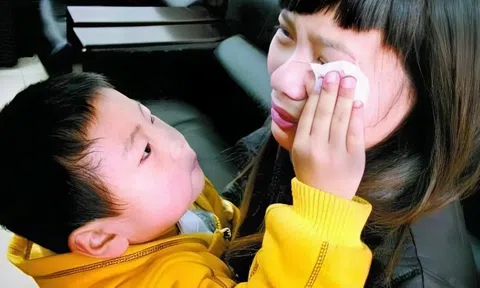 Con trai thường xuyên ú ớ, khóc thét giữa đêm, mẹ sinh nghi liền đến trường xem camera: Những gì nhìn thấy khiến chị chết lặng