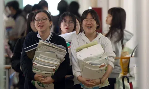 Cả xã hội như 'tắt tiếng' trong ngày thi đại học tại Hàn Quốc