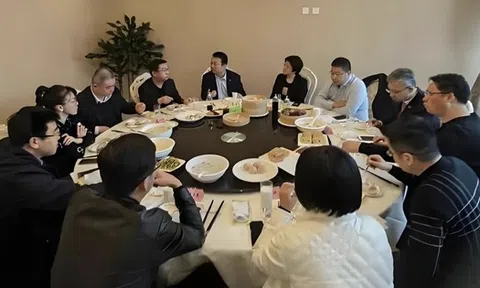 Đi họp lớp, người giỏi tính nhất lại không phải kế toán