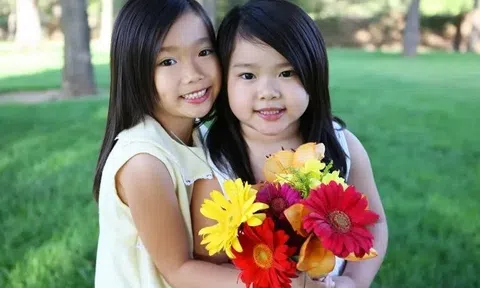 Trong số chị em ruột, những người có cuộc sống suôn sẻ nhất thường sở hữu 2 đặc điểm chung này!