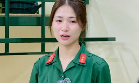 Ca sĩ Hòa Minzy: Tôi luôn thấy cô đơn!