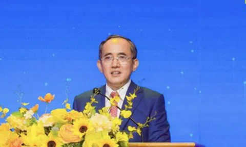 Tỷ phú Phạm Nhật Vượng muốn làm tàu vũ trụ; danh tiếng vị giáo sư giàu nhất VN