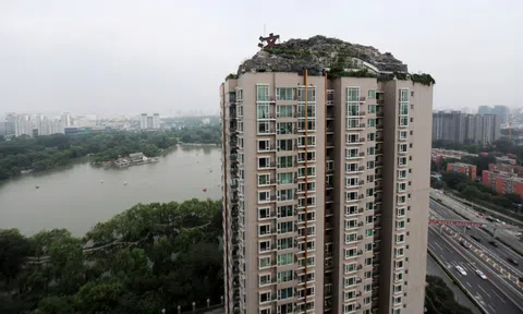 "Độ" penthouse thành “biệt thự cổ quái” 740 m² trên nóc chung cư 26 tầng, người đàn ông bị cơ quan chức năng ra quyết định cưỡng chế: “Phải dỡ bỏ trong 15 ngày”