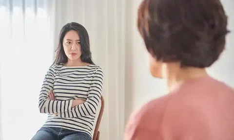 Cụ bà U65 tặng con gái căn nhà 16 tỷ đồng, chưa được 2 tháng dứt khoát kiện con ra tòa: "Tôi có quyền thu hồi tài sản"