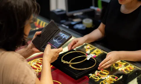 Giá vàng bất ngờ lao dốc