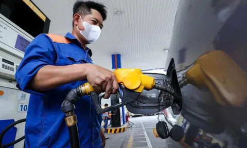 Giá xăng dầu tăng, có loại tăng hơn 1.300 đồng/lít