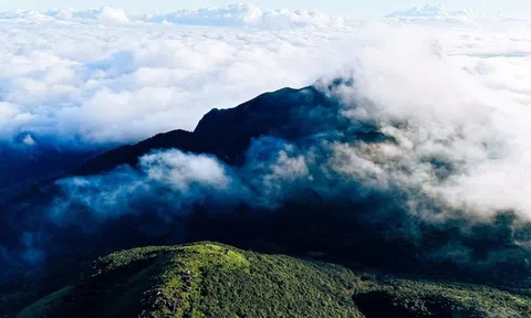 Mãn nhãn với biển mây, rừng rêu ma mị trên "nóc nhà" Quảng Trị