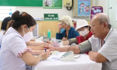 Tin vui cho người trên 65 tuổi và học sinh ở thành phố đông dân nhất cả nước