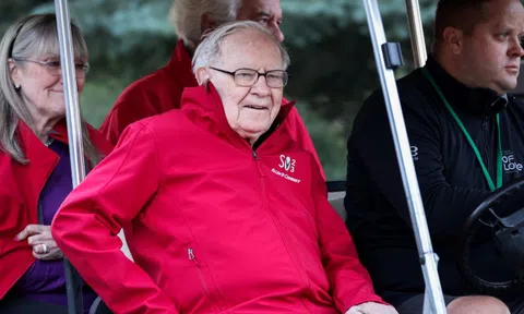 “Thần chứng khoán” Warren Buffett chỉ ra 3 thứ “càng giảm càng giàu”, nhiều người dành cả đời chưa chắc đã ngộ ra