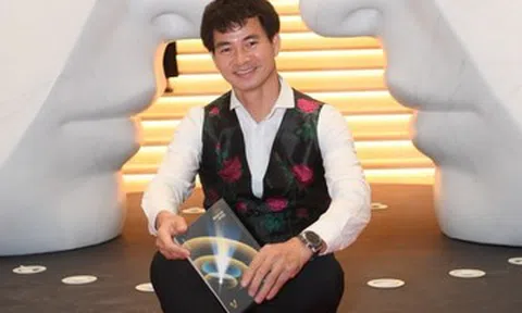 Cục trưởng Xuân Bắc ngồi ghế nóng giải thưởng đặc biệt cùng Hồ Ngọc Hà