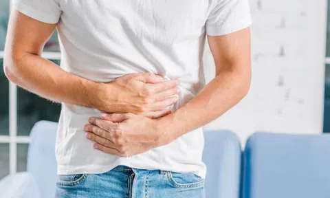 Bị đau bụng, người đàn ông 29 tuổi đi khám bất ngờ phát hiện ung thư, bác sĩ nói: “Ngày nào cũng làm 1 việc sai lầm”