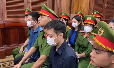 CLIP: Nguyễn Thúc Thùy Tiên, Quang Linh Vlog và Hằng Du mục trong phòng xử