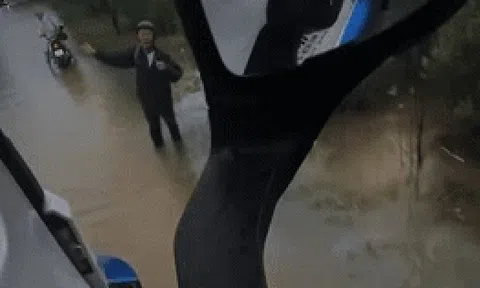 Cha già lội nước, xin xe tải cho con quá giang lên thành phố đi học: Câu trả lời hút triệu view!